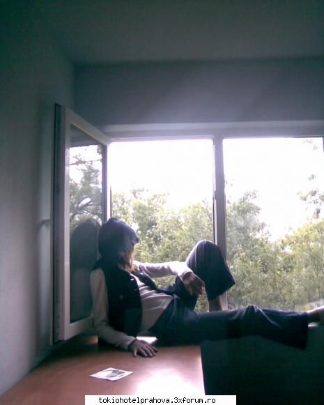 buna! sunt deci numesc alex(a), 14&nbsp; ani,sunt din prahova, imi place tom, ascult tokio hotel, anime lover