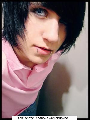 "Die,my dear sister" - SEBASTIAN dragastos,ii plc stilul Emo are 17ani - fan-ficuri