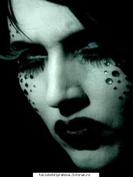 marilyn manson - dar stie sa cante , nu ca altii! adik ma refer la - rock